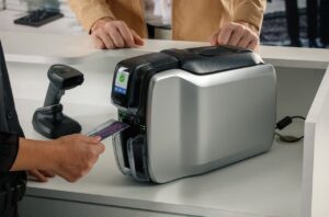 Cómo diseñar e imprimir tarjetas profesionales con Zebra CardStudio y las impresoras de tarjetas Zebra